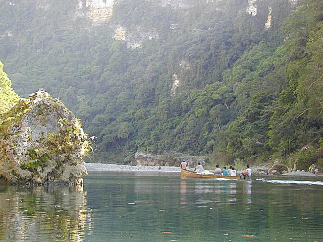 Bangka mit Aussenborder auf dem Pinacanauan River
